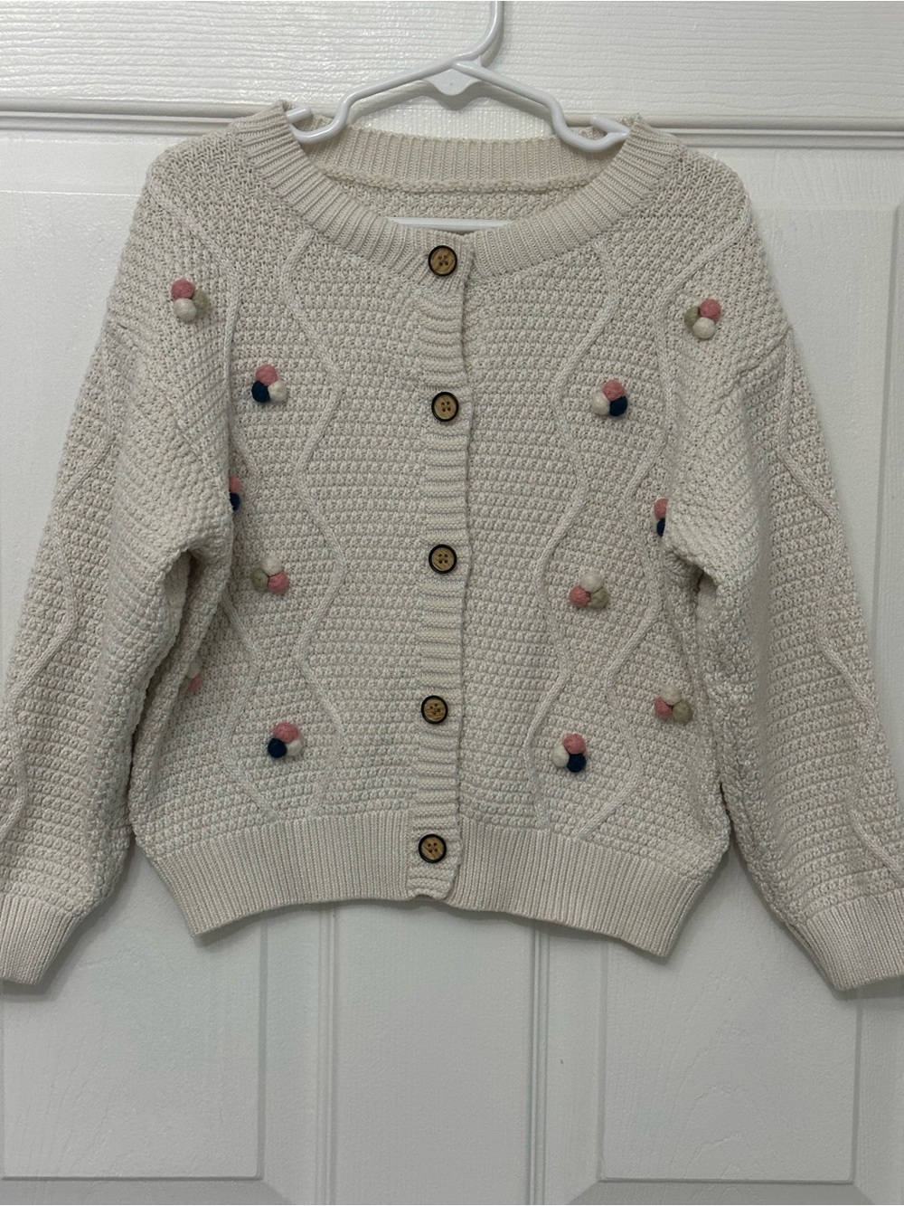 New Girls Wavy Cable Knit Pom Pom Cardigan Beige Size 5t Wooden Button Sweater - Picture 2 of 8